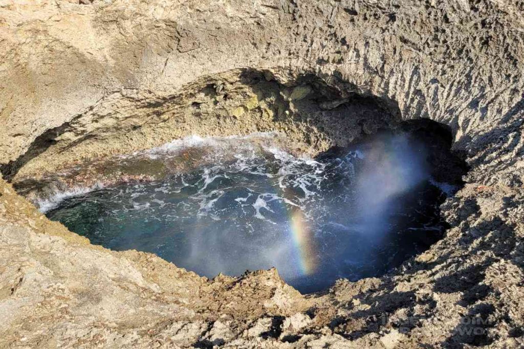 Ein Wasserloch im Shete Boka National Park auf Curacao