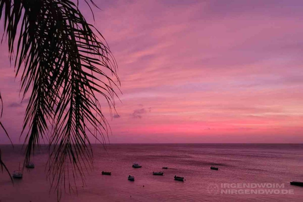 Rosa Sonnenuntergang in Westpunt auf Curacao