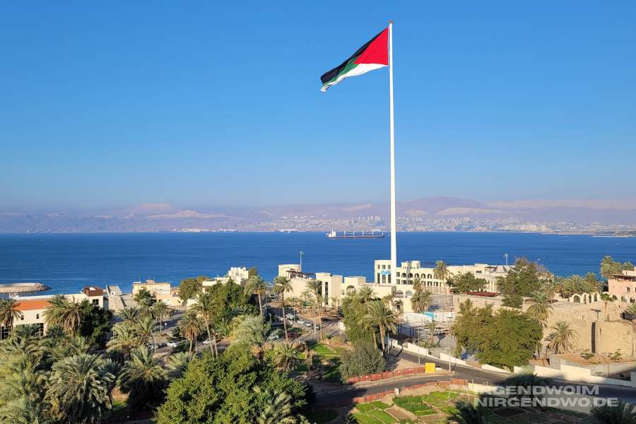 Die jordanische Fahne in Aqaba