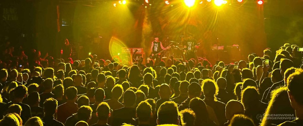 Die Playlist unserer Reisen: Menschen auf einem Konzert