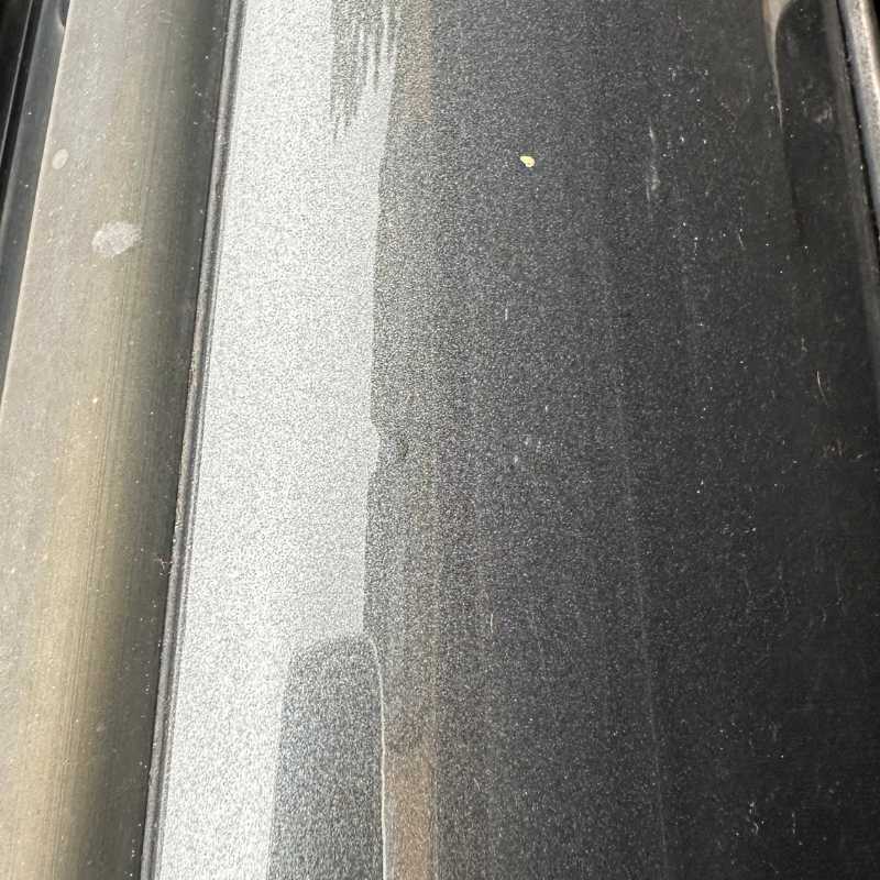 Kleine Blasen auf dem Dach eines Mercedes Marco Polo