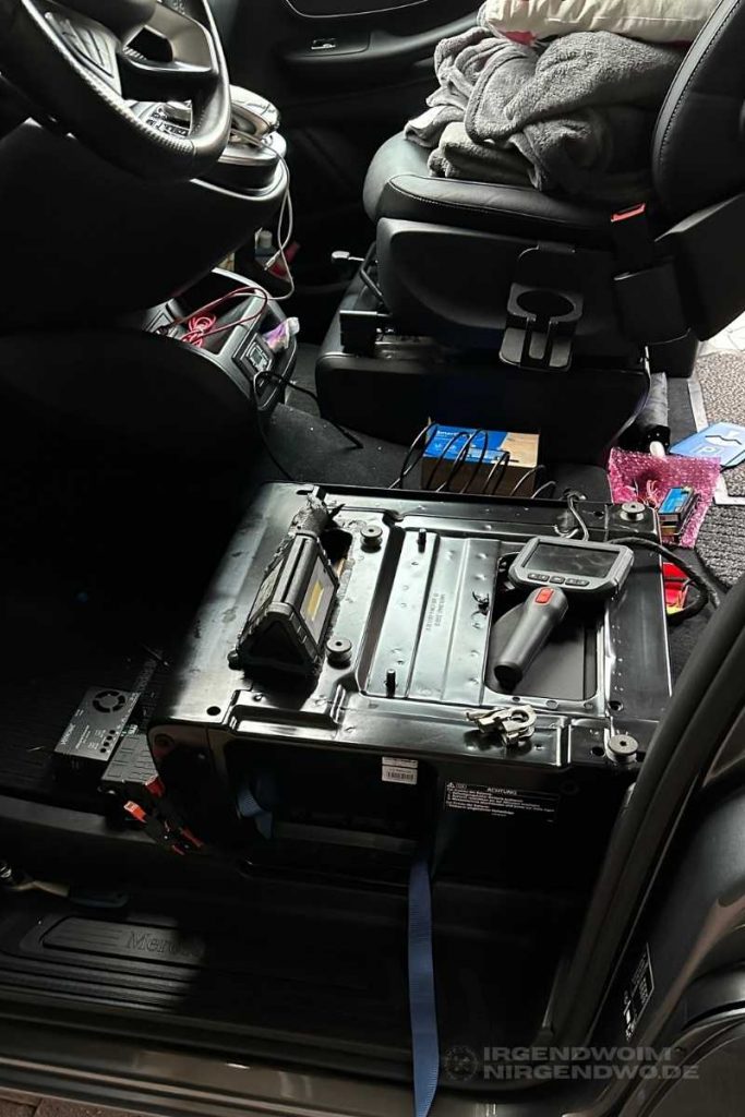 Mercedes Marco Polo mit Batteriefach unter dem Fahrersitz für den Solarausbau