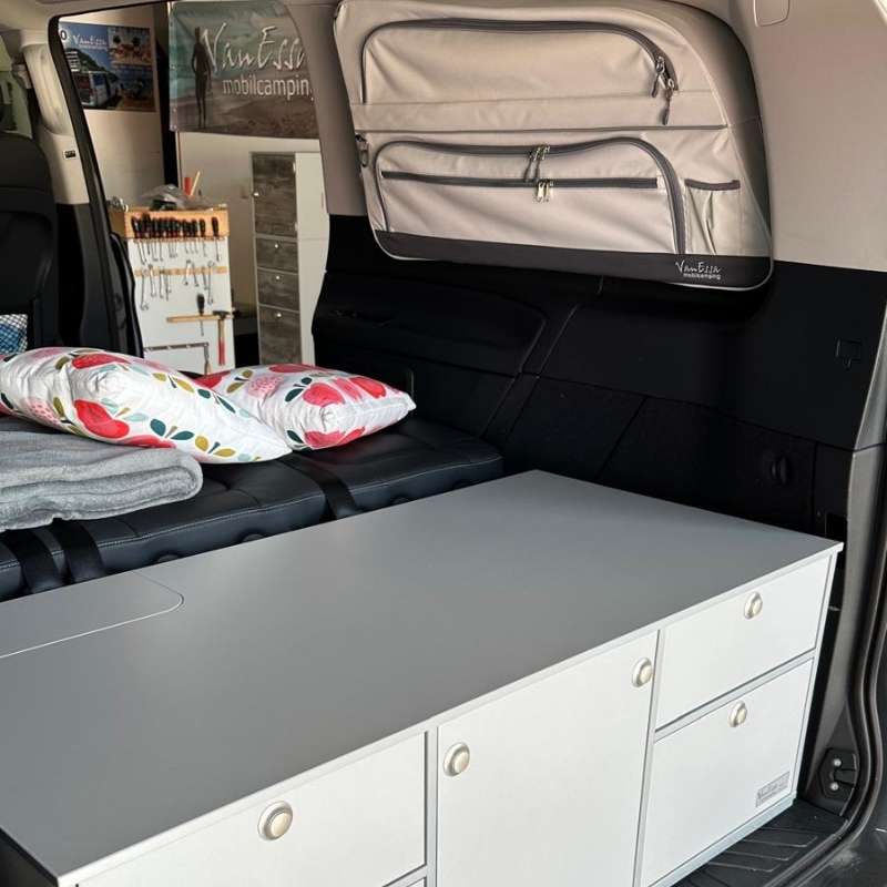 Vanessa Fenstertaschen im Mercedes Marco Polo Horizon.