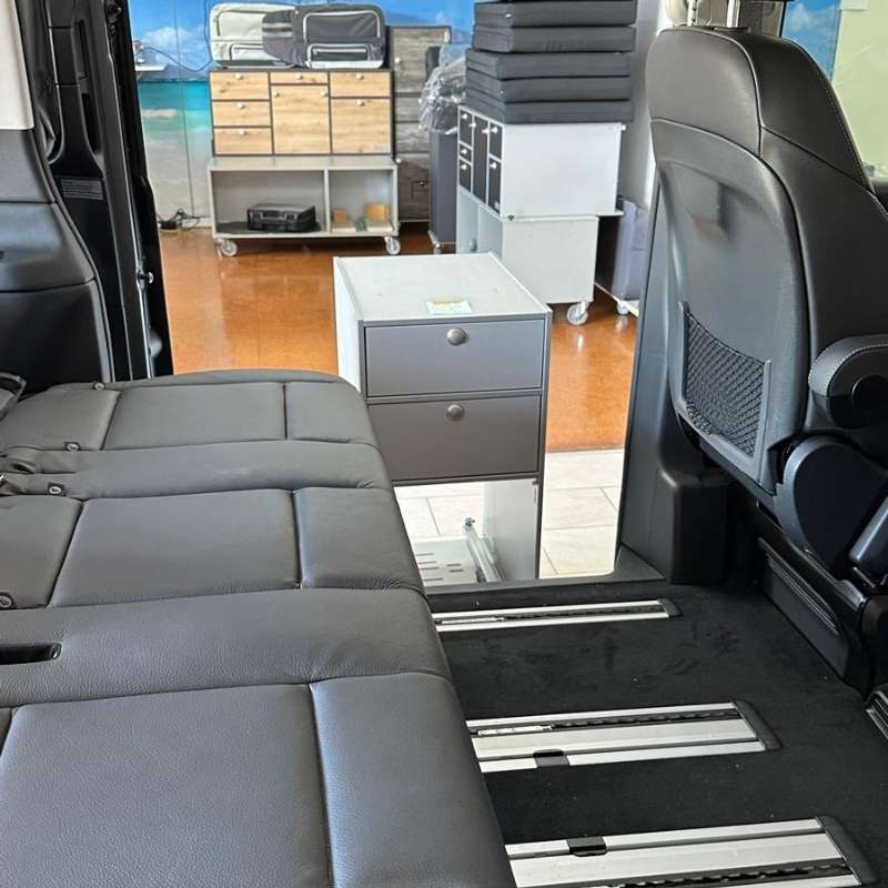 Das Schrankmodul von Vanessa wartet darauf, in unserem Mercedes Campervan eingebaut zu werden.