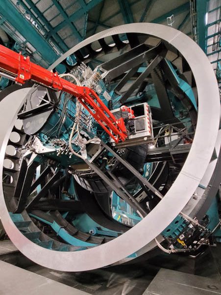 Das Herzstück des Vera C. Rubin Observatoriums: Digitalkamera und Teleskop